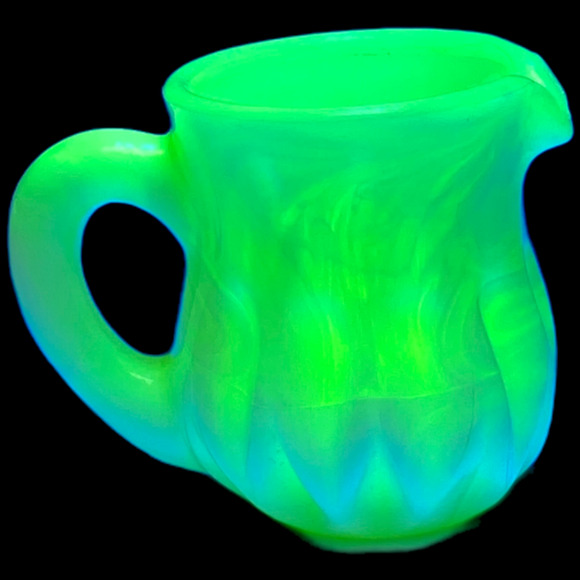 Mini Cream Vaseline Boyd Glass Pitcher Toothpick Holder 2000 Lemon Splash GLOWS - Picture 4 of 15